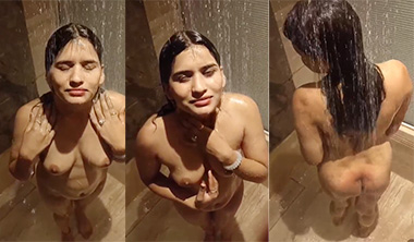 Desi Hot Girlfriend Sucking Boyfriend Dick In Bathroom Sex