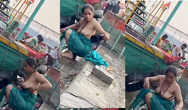 Indian Milf Bhabhi Outdoor Bathing Showing Pussy Captured